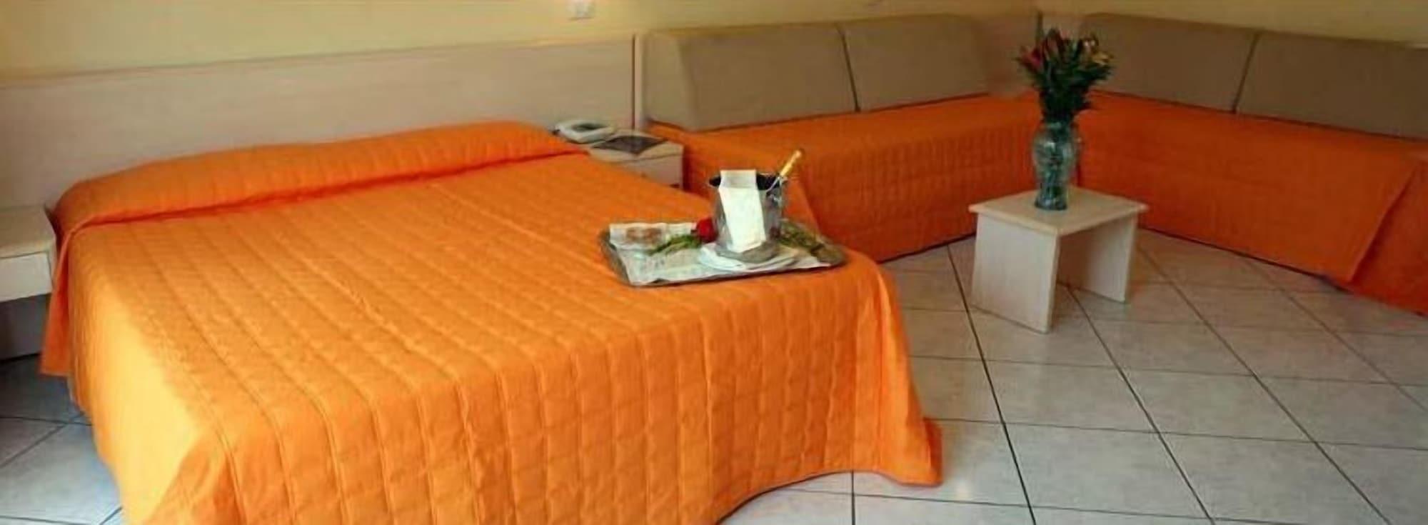 King'S House Hotel Resort Mascali Buitenkant foto