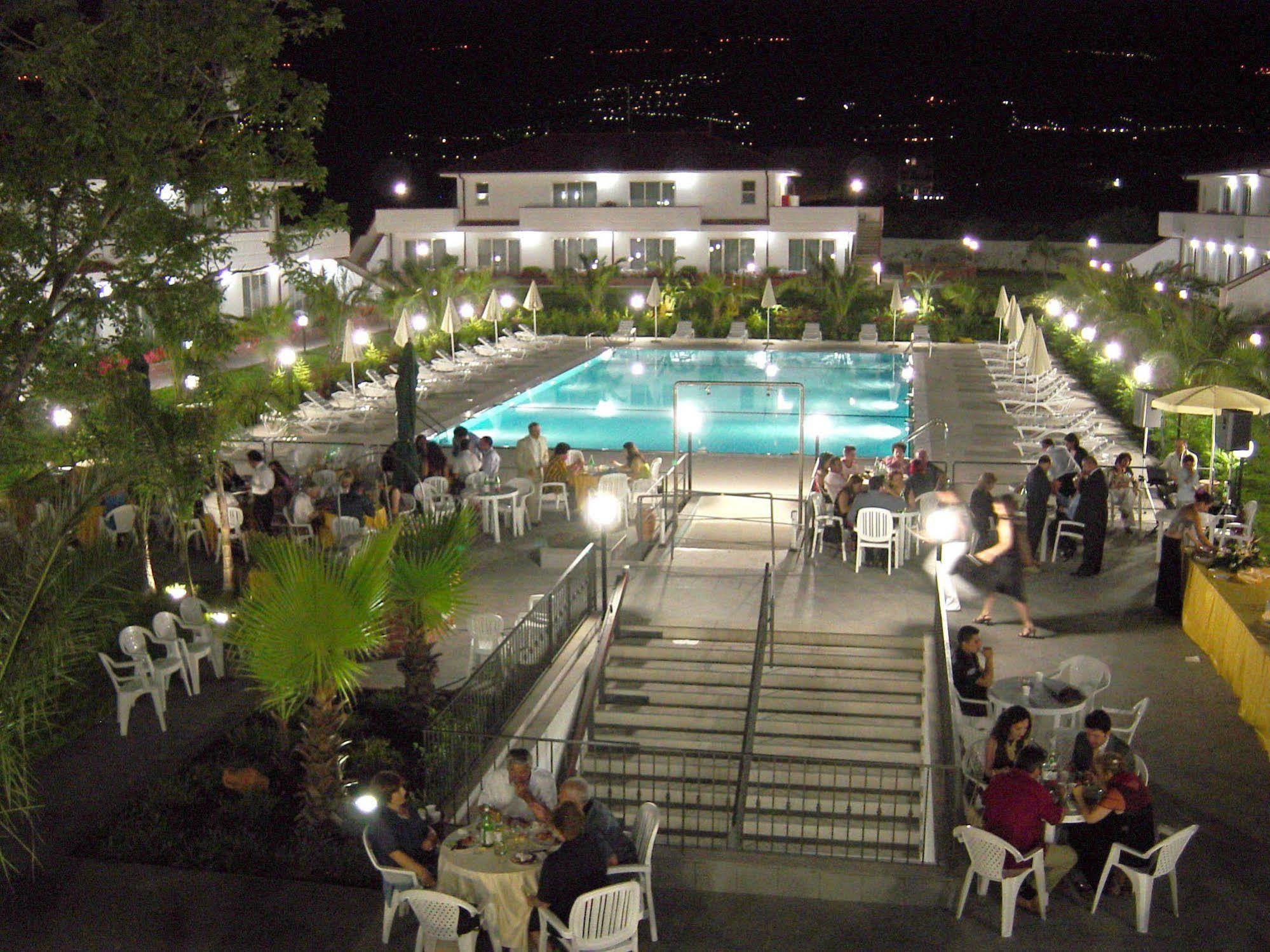 King'S House Hotel Resort Mascali Buitenkant foto